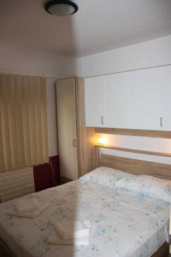 Apartments And Rooms Barbara Lastovo Екстериор снимка
