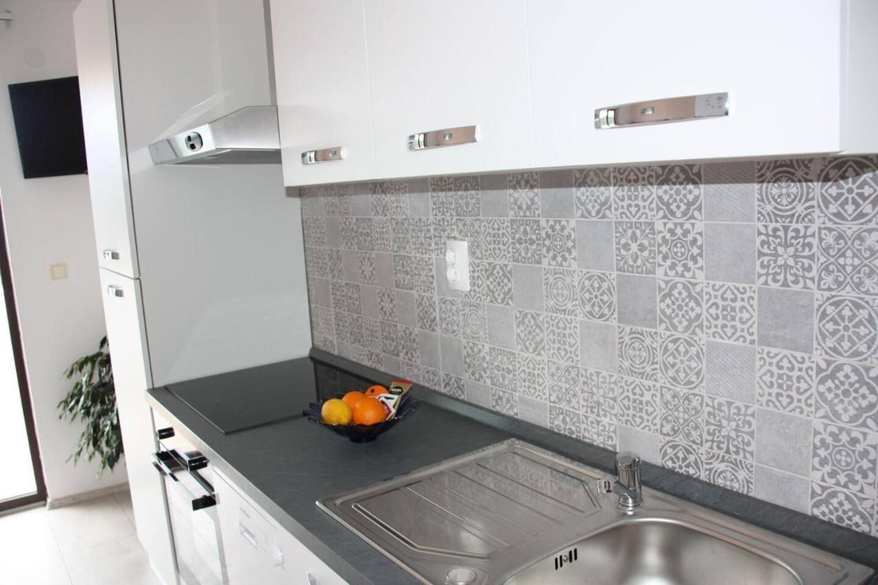 Apartments And Rooms Barbara Lastovo Екстериор снимка